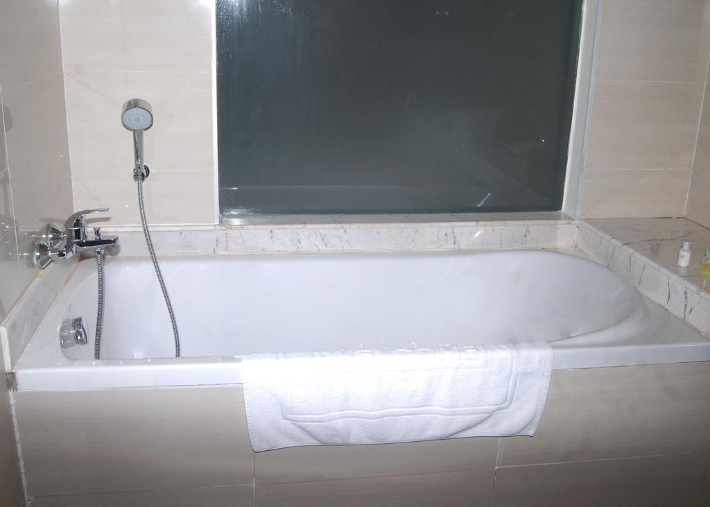 Man Myanmar Hotel Naypyidaw Kamer foto