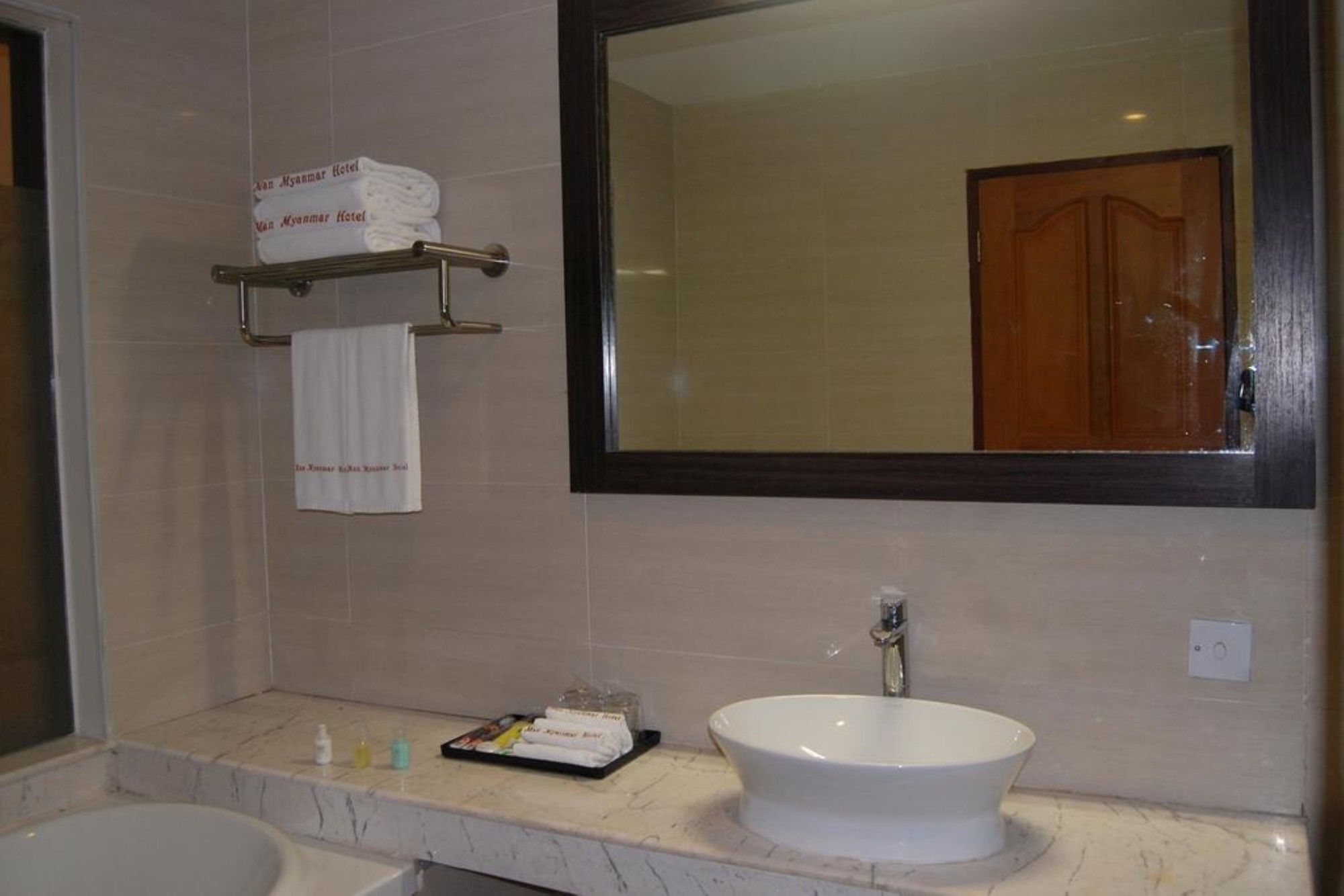Man Myanmar Hotel Naypyidaw Buitenkant foto